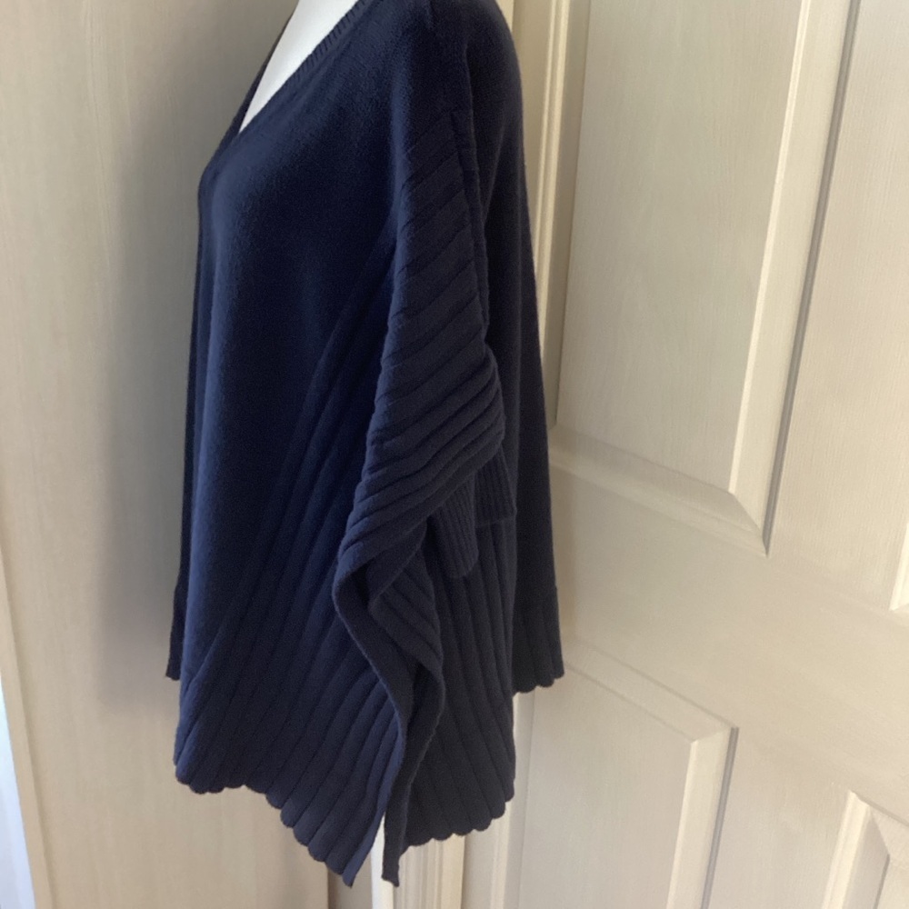 Simply Vera Vera Wang Navy V-Neck Knit Sweater Sz S/M - Picture 3 of 9